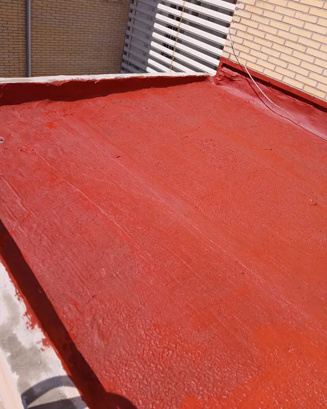 Cubierta terminada en caucho rojo